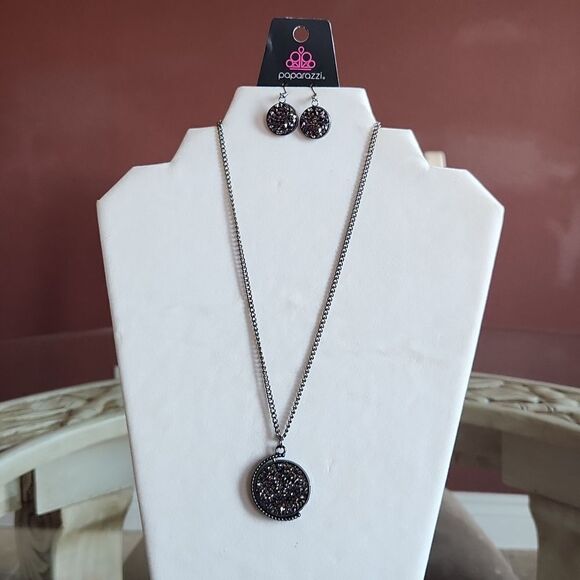 Necklace - Picture 2 of 6